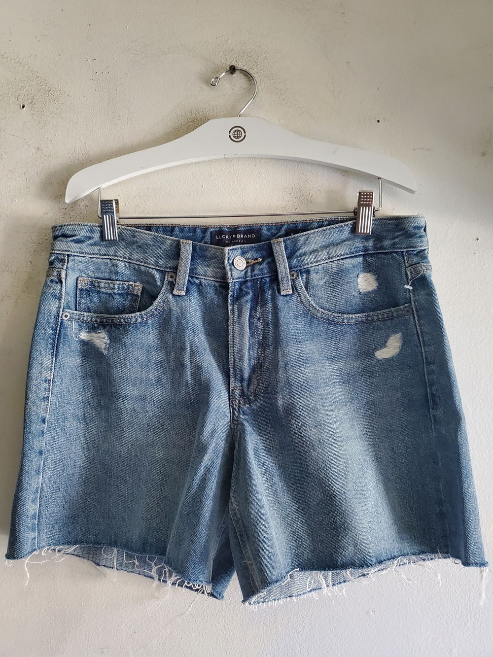 Lucky Brand boyfriend  Light Wash  Denim Shorts Size 8.